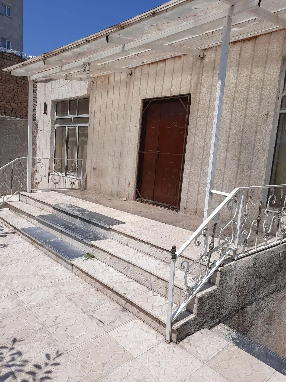 خانه ویلایی در خیابان مبارکی
