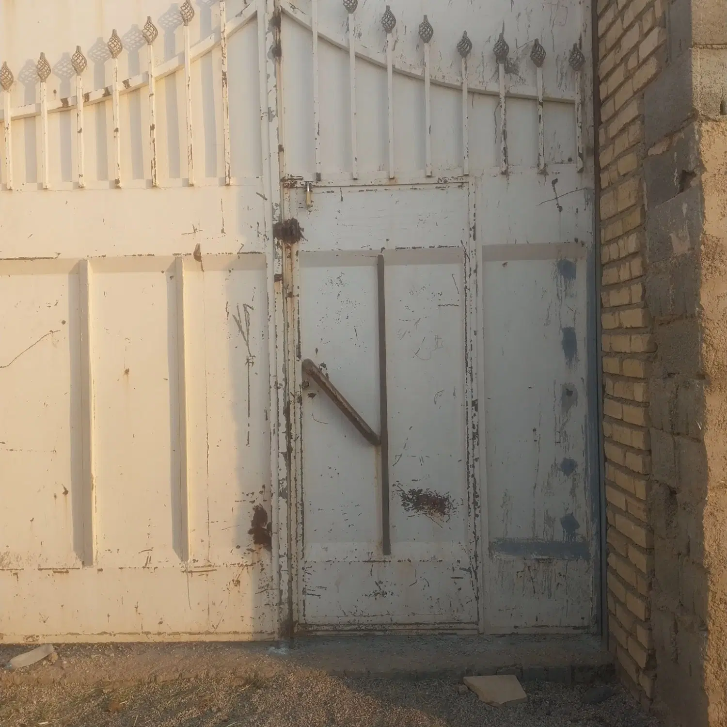 زمین باغی چهاردیواری درصحرای حاجی آباد