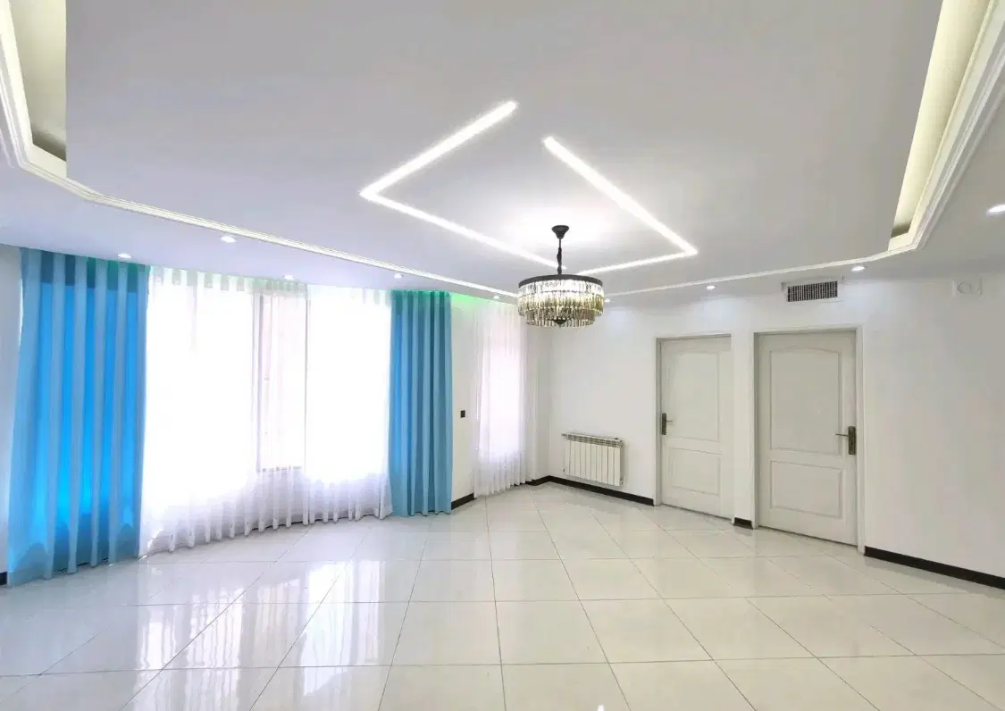 ۷۰متر سالن پرده خور نورگیر عالی
