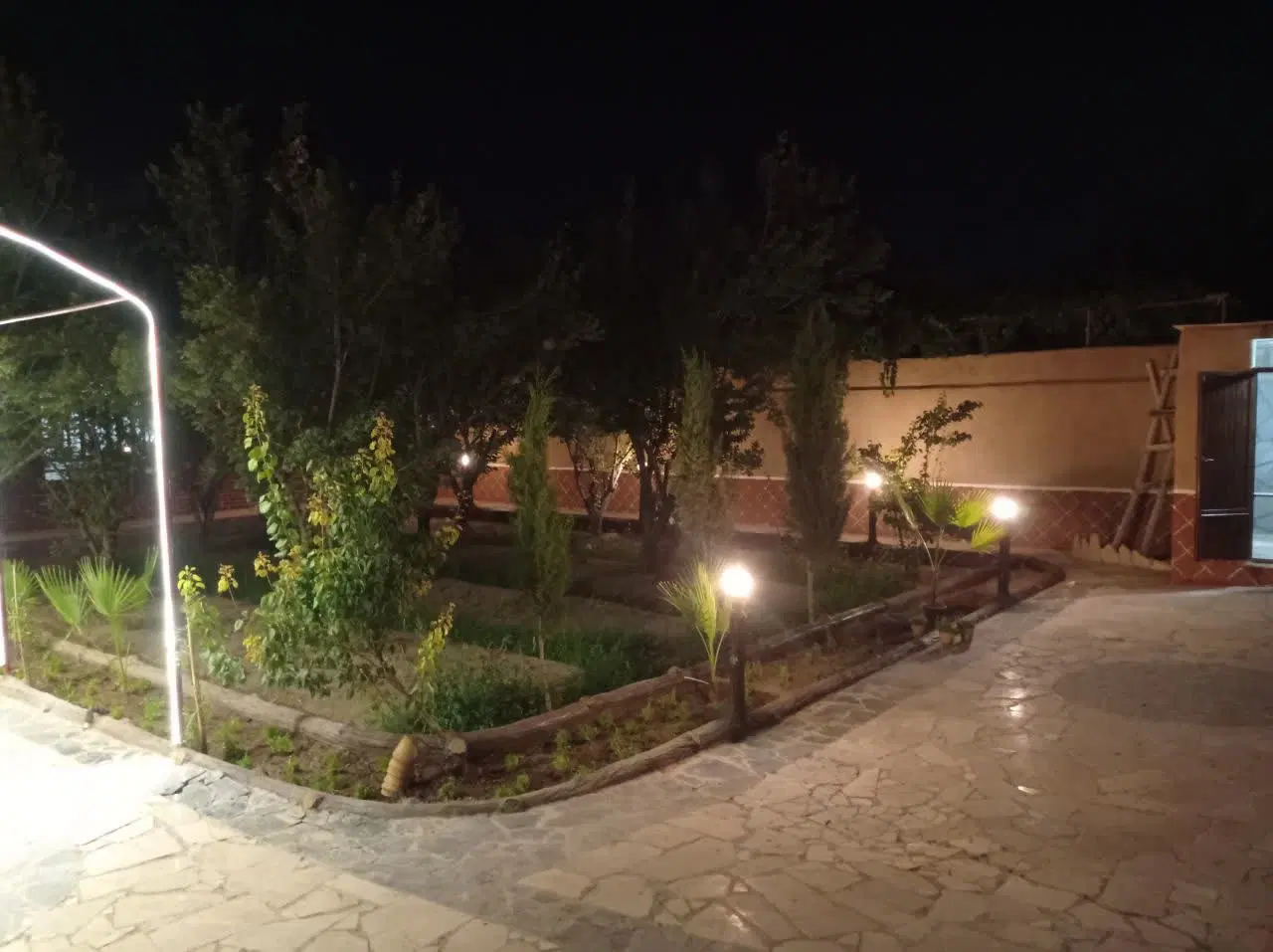 باغ ویلا قلعه سفید
