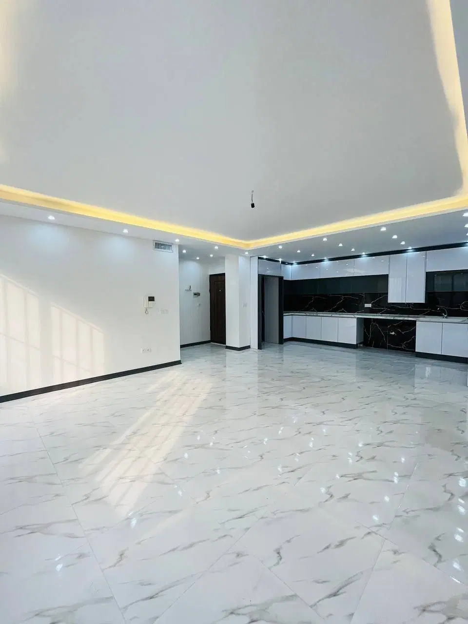 ۷۷متر_۲خواب_نقشه‌مربع‌بدون‌پرتی_پارکینگ_سندتک‌برگ