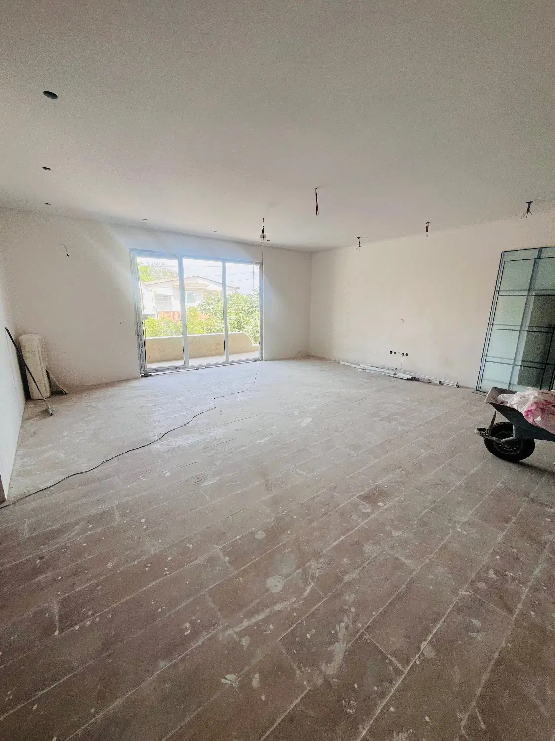آپارتمان ۱۱۰ متری نوساز طبقه چهارم  خیابان سینا ۹