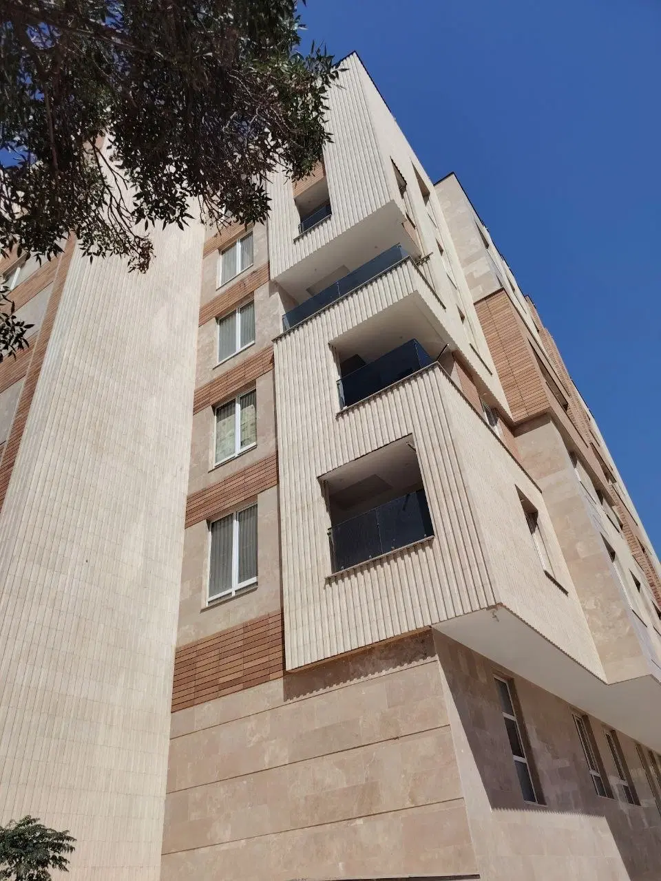 مهرشهر آپارتمان ۱۹۹ متری ۳ خواب ۱ مستر ۲ پارکینگ