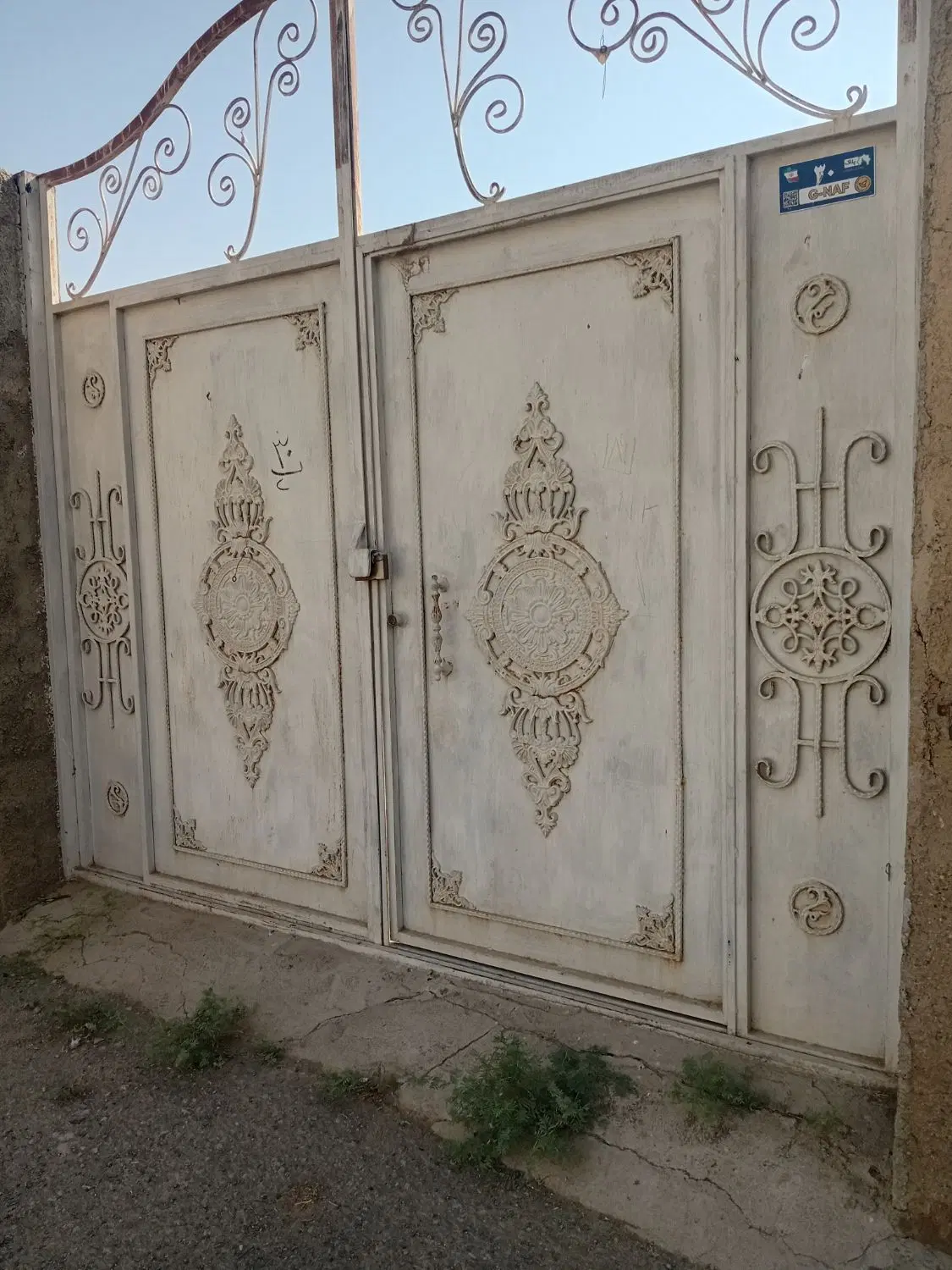 باغچه چهاردیواری زمین