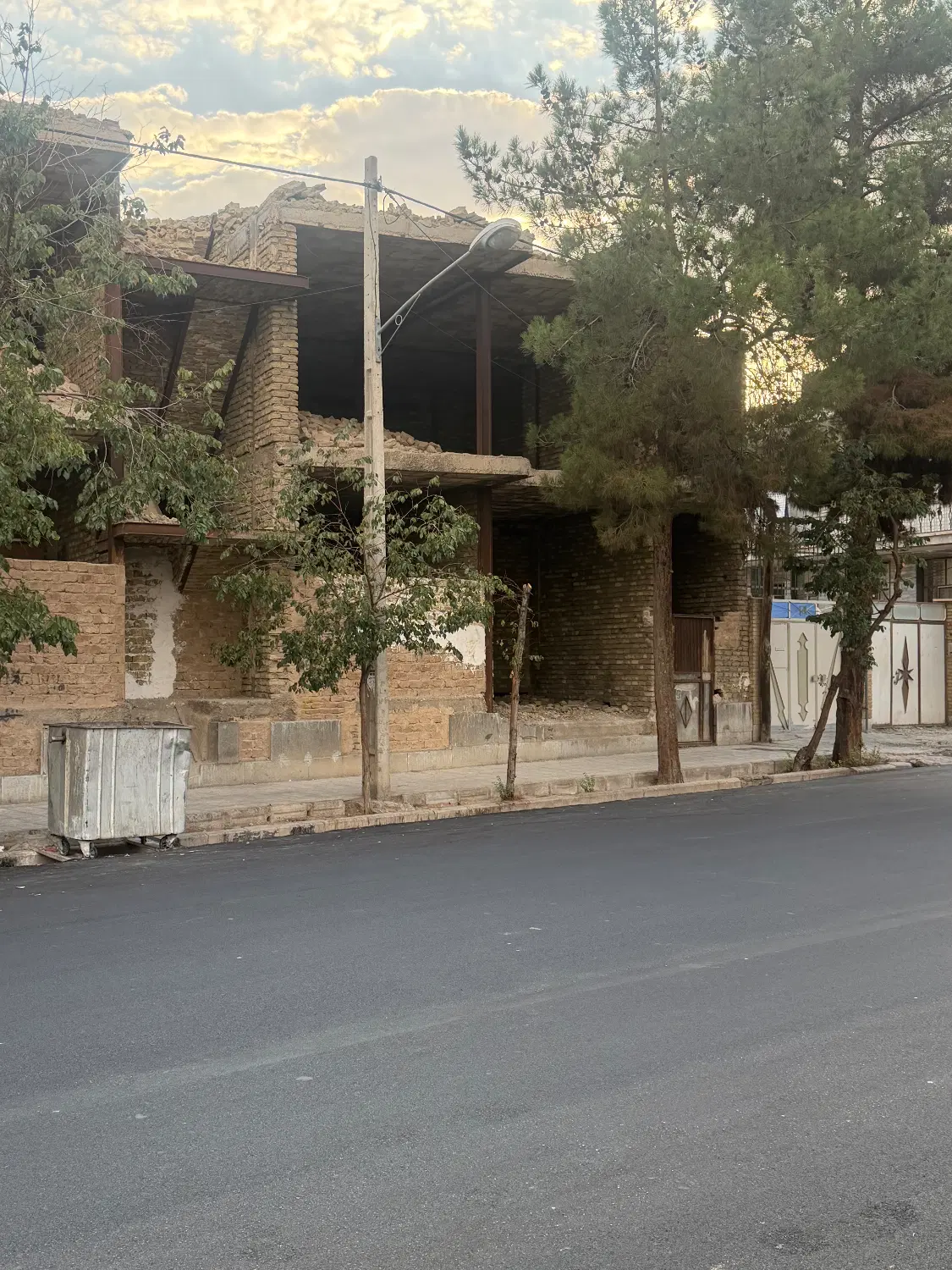 ساختمان نیمه کاره بابر۲۵مترلب بلوارشیخ اعلالدوله