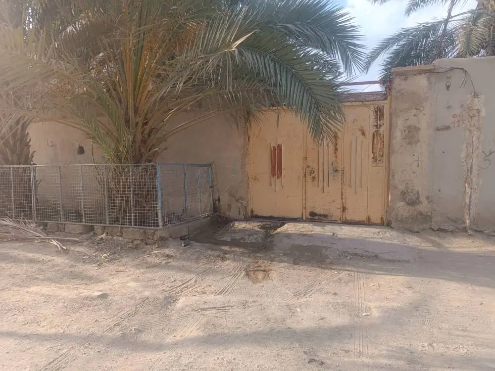 منزل قدیمی یازمین لوتان داخل شهر