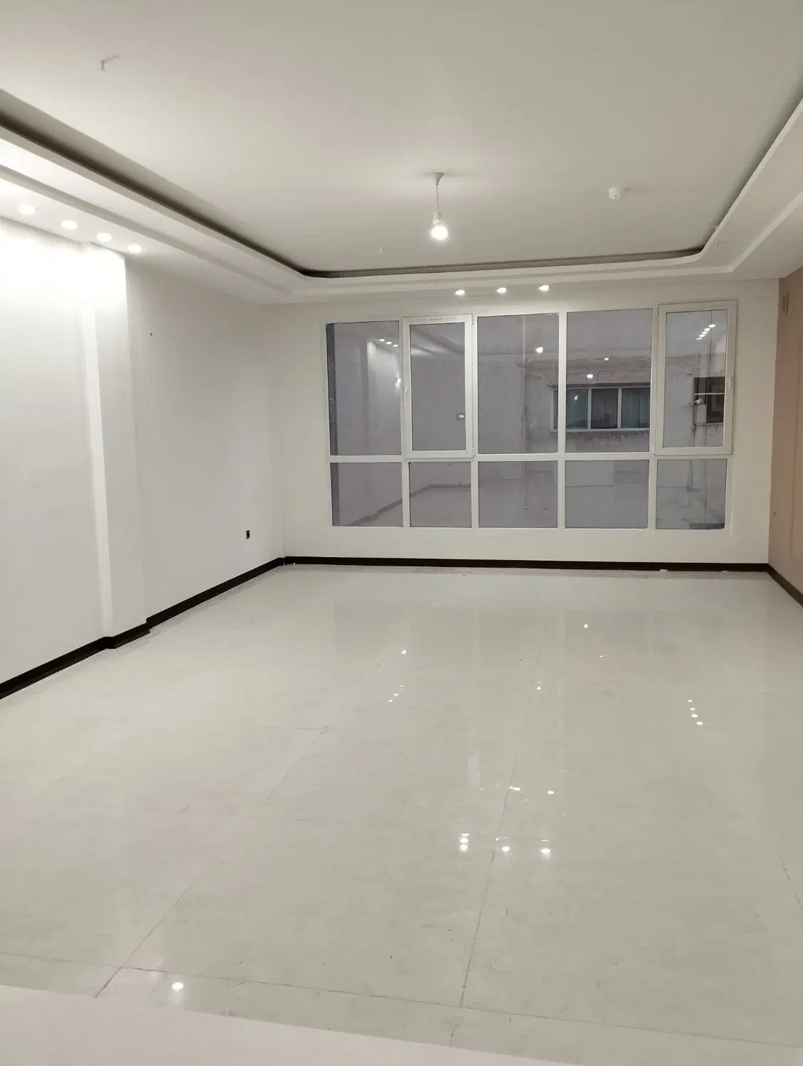آپارتمان دو خواب شیک و لاکچری