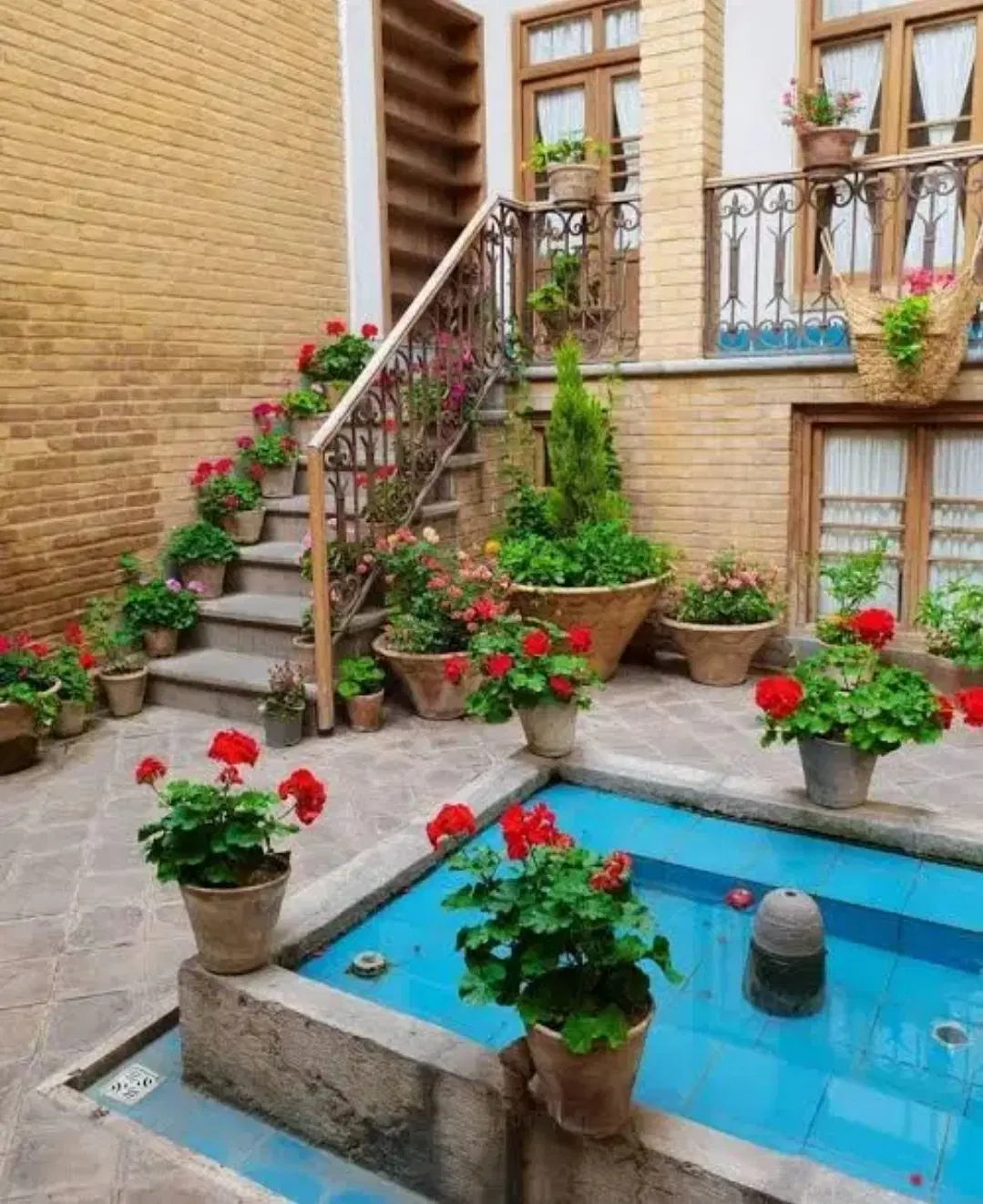 فروش ملک کلنگی بر خیابان اصلی مناسب برای ساختساز