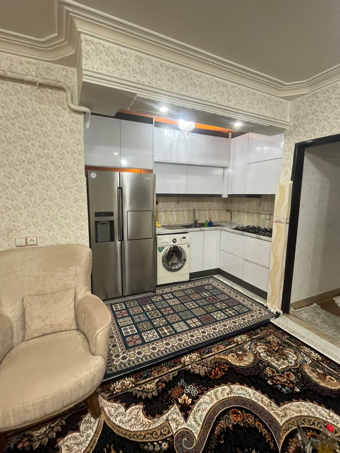 فروش یک واحد کامل دو خواب و یک سوئیت و یک مغازه