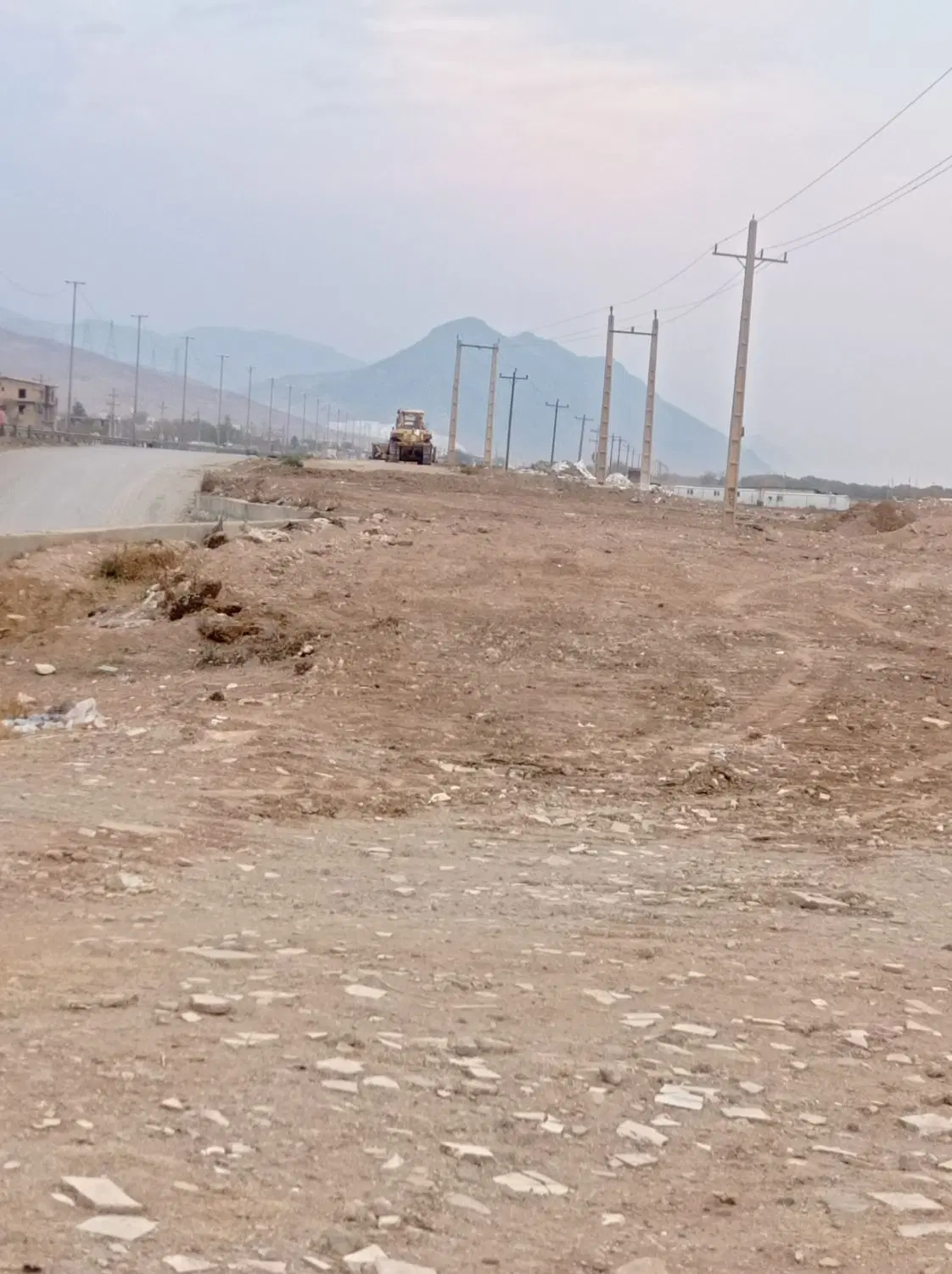 ۱۰۰متر زمین دونبش بر جاده دورود بروجرد جنب زیرگذر