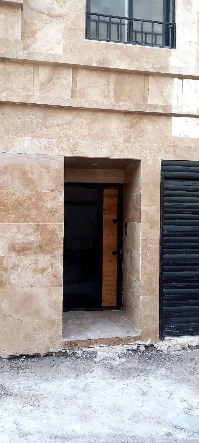 اپارتمان ۳طبقه ۳ واحد