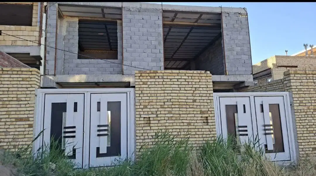 ساختمان ویلایی نیمه کاره با مجوز