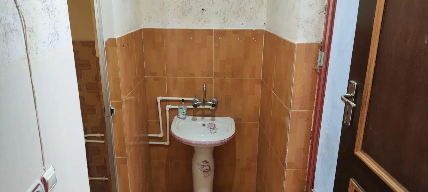 اجاره خونه همکف از طبقه یک ۹۰ متر تک خواب باکری ۲۳