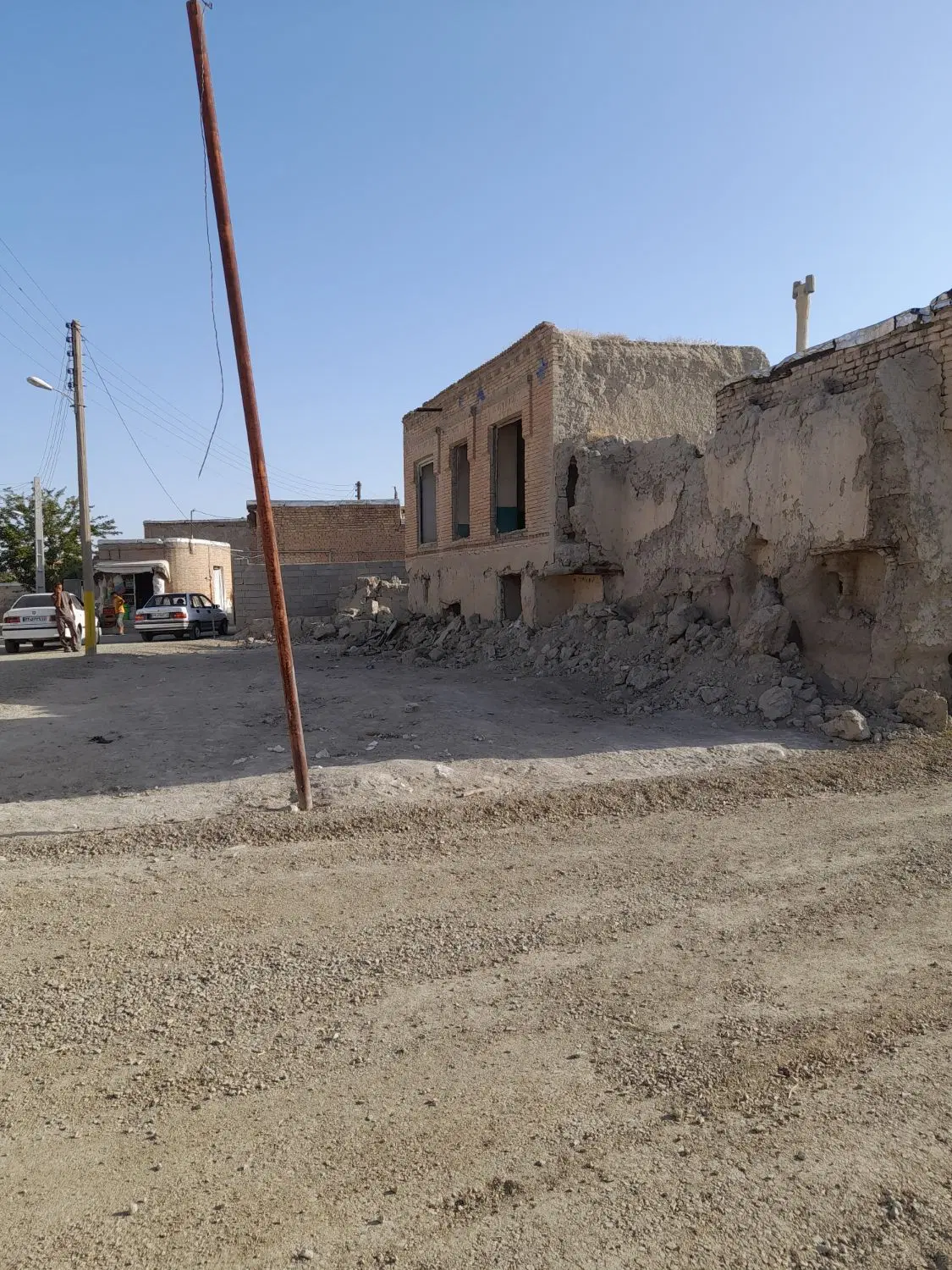 زمین کلنگی جهت ساخت ساختمان با وام در بر خیابان