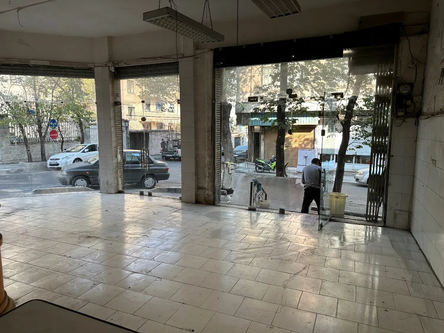 ۲۵ متر مغازه و پارکینگ چسبیده داخل