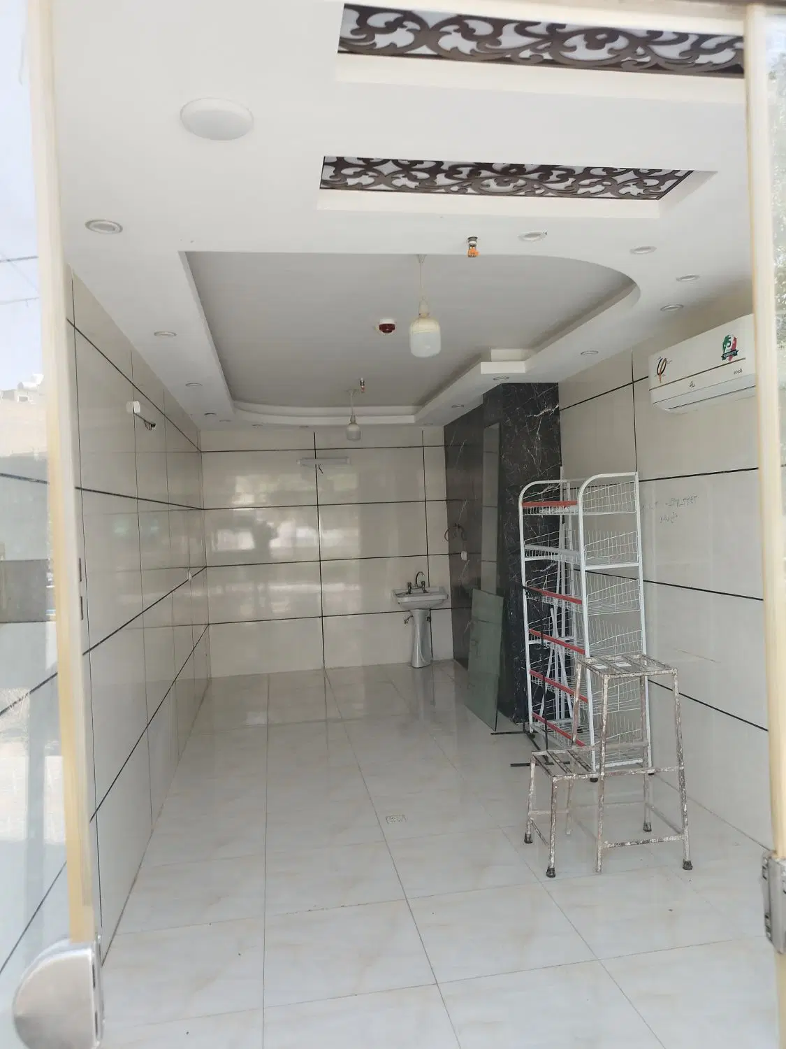 فروش تجاری ۲۵ متری خیابان برازنده