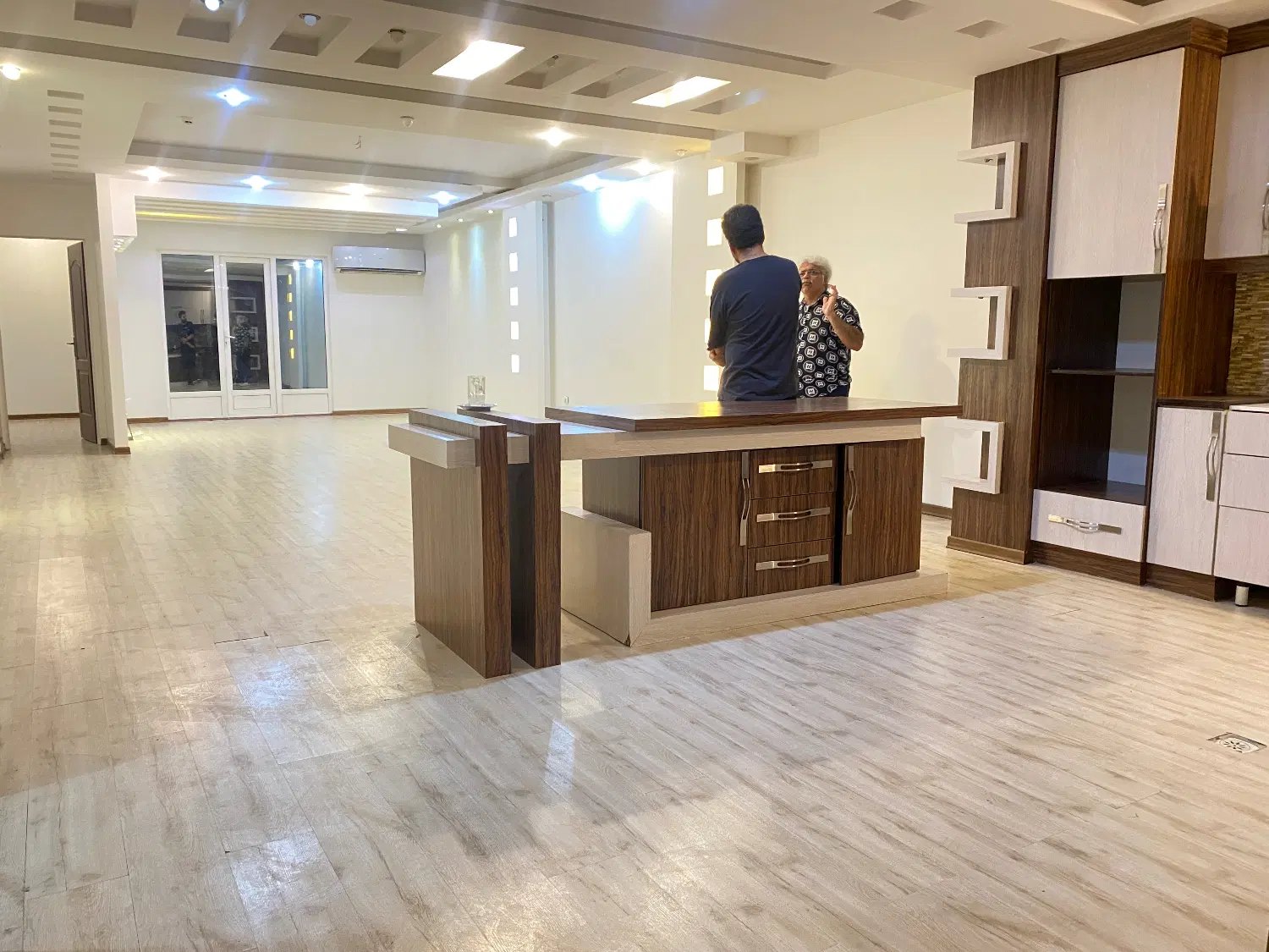 آپارتمان ۱۶۰ متر _تاپ لوکشن غربی _ساخت سازنده برند