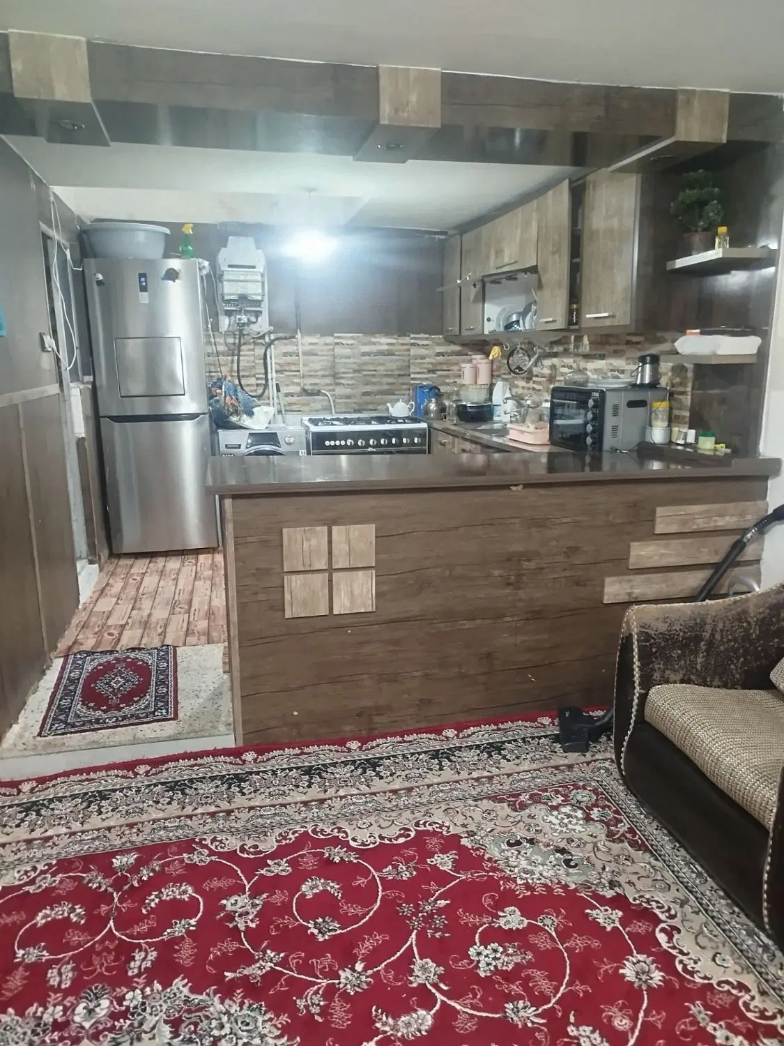 حاشیه شهیددایی آپارتمان همکف دسترسی ،حیاط اختصاصی