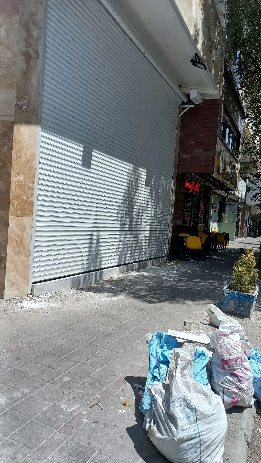 فروش مغازه تجاری با ملکیت برخیابان