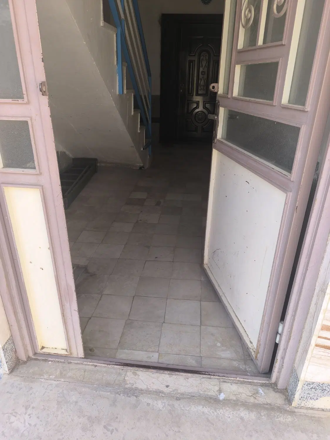 واحد مسکونی آپارتمانی طبقه همکف
