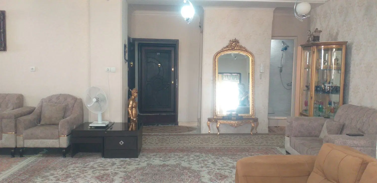 فروش واحد ۱۲۱ متری بزرگ و روبه نما .