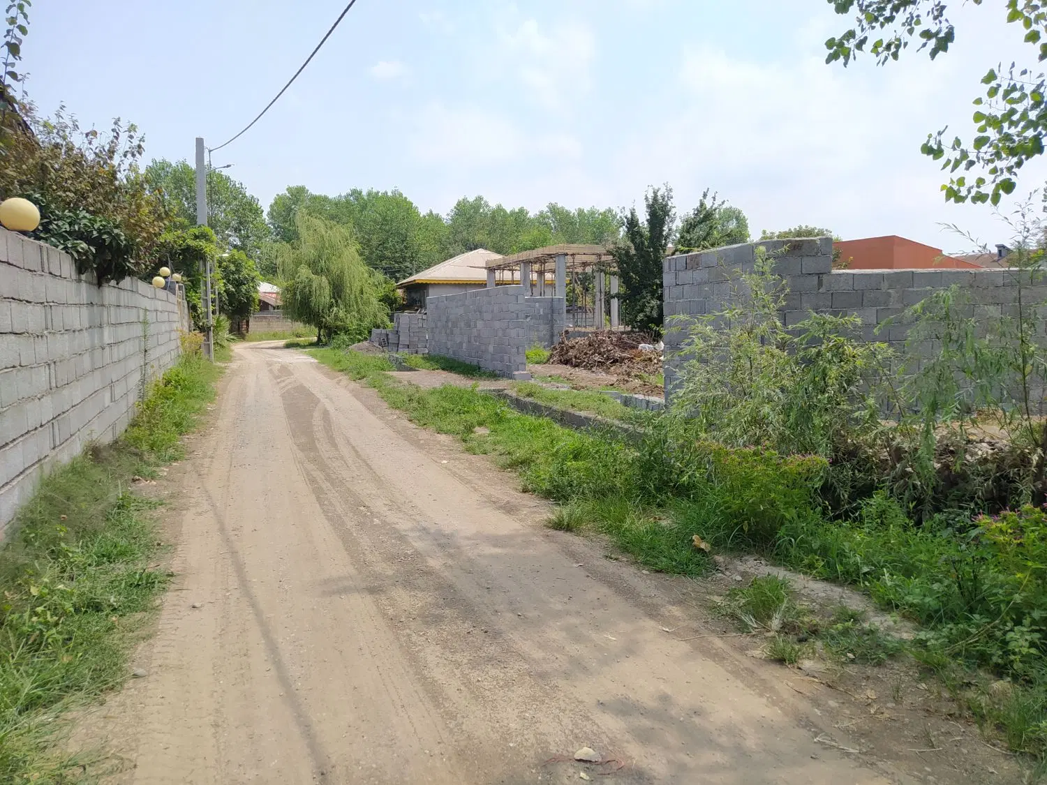 زمین ۳۰۵ متری دور دیوار روستای پنچاه آستانه