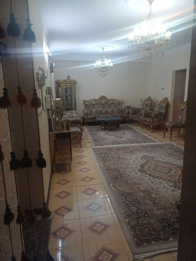 52متر نقلی با اسانسور