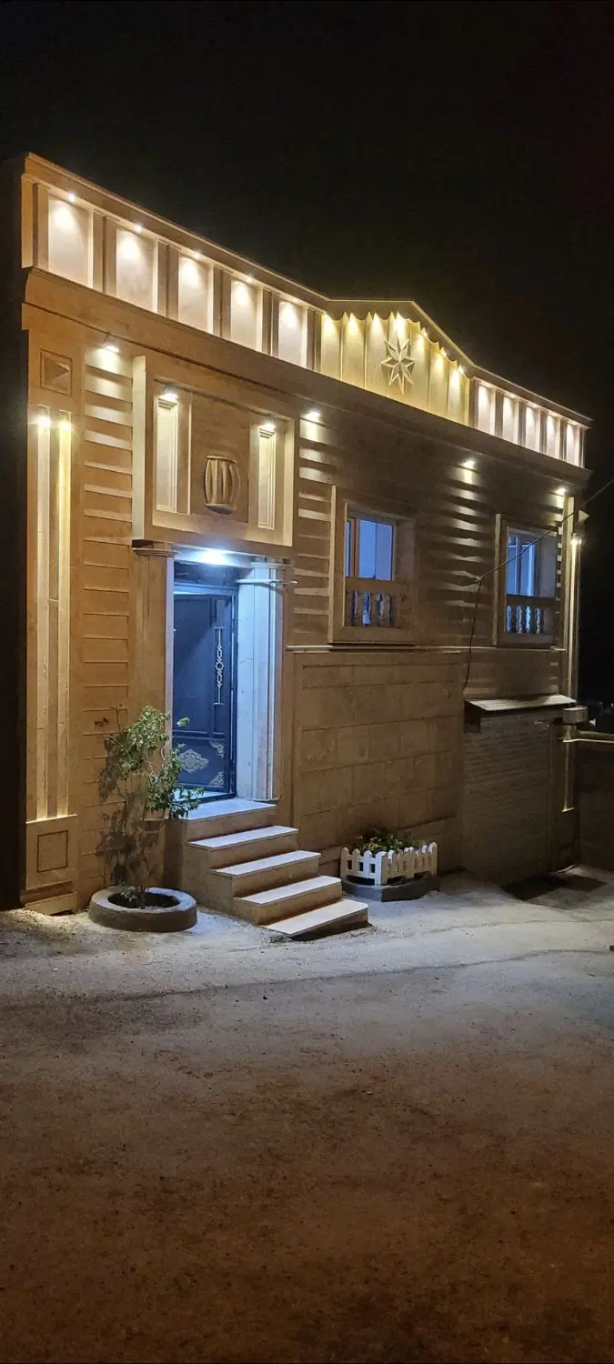 ویلایی پشت مسجد تخت