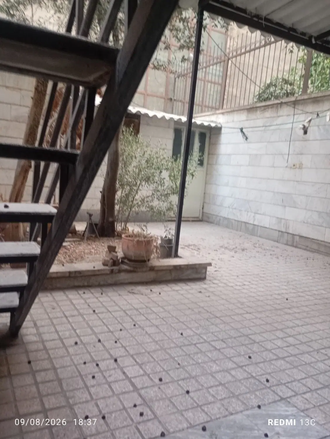 343متر بنا در چهار واحد یکجا با پنجاه متر حیاط