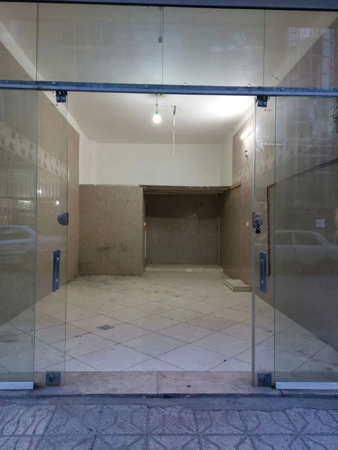 مغازه ۳۰ متری در ایثارگران