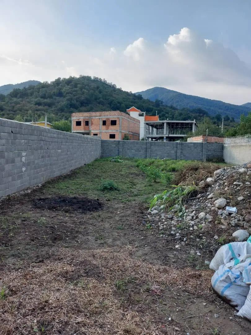 زمین داخل بافت روستای نومل