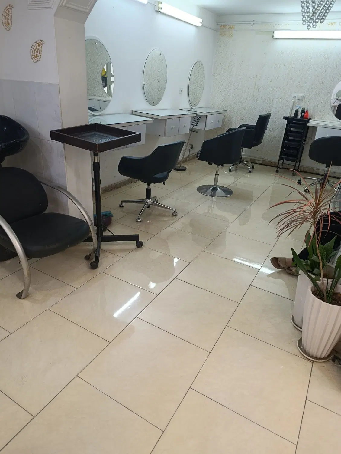 همکار اکستنشن مژه و مو و پاکسازی و ماساژ و ناخن