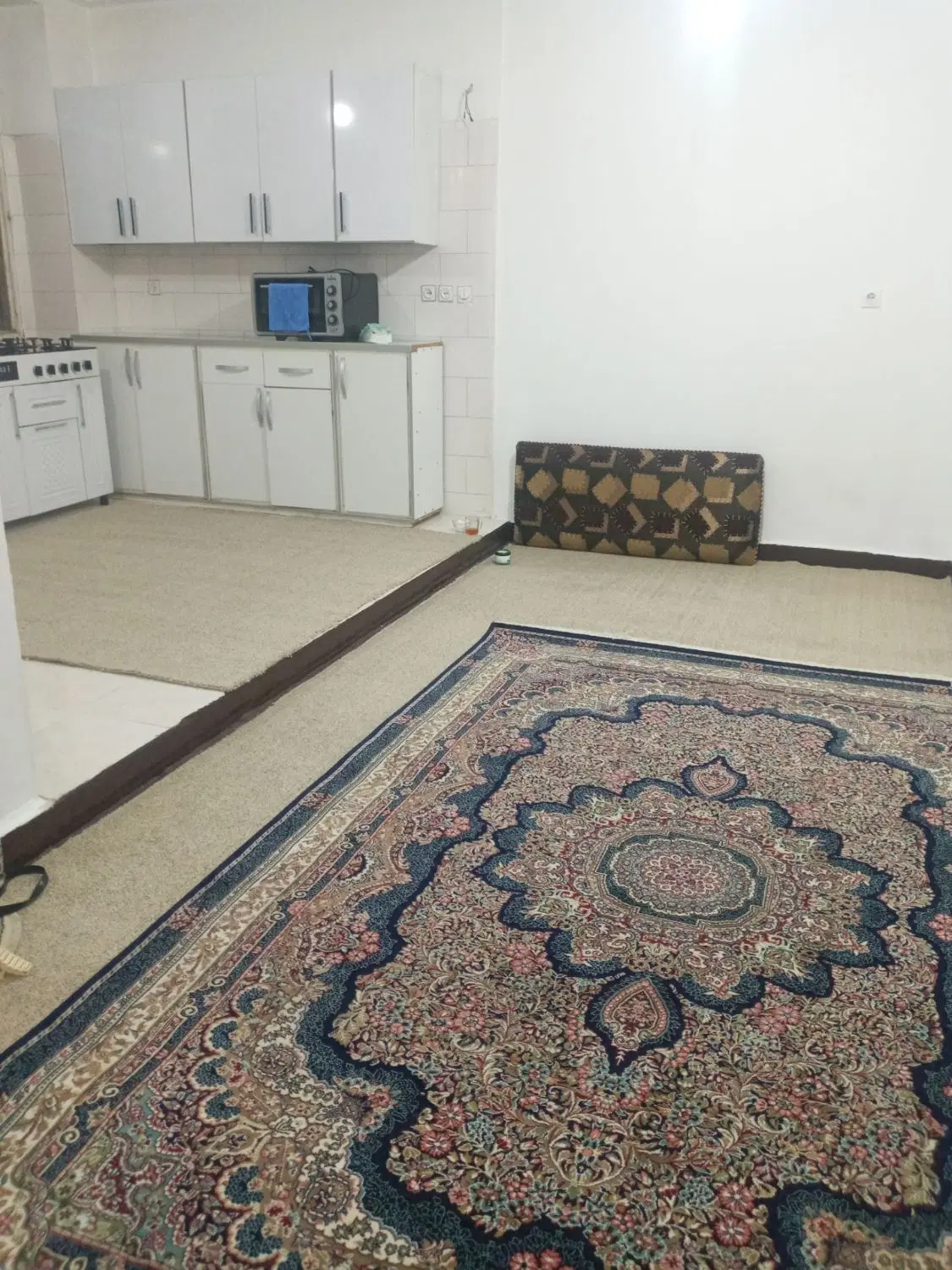 واحد نقلی 52متری خیابان مبارزان