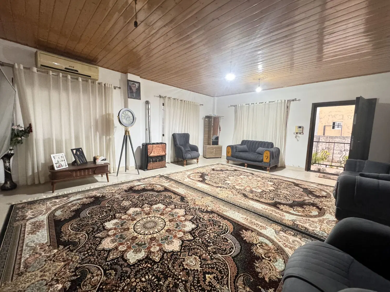 رهن و اجاره یک واحد ۹۵ همکف ویلایی بسیار مرتب