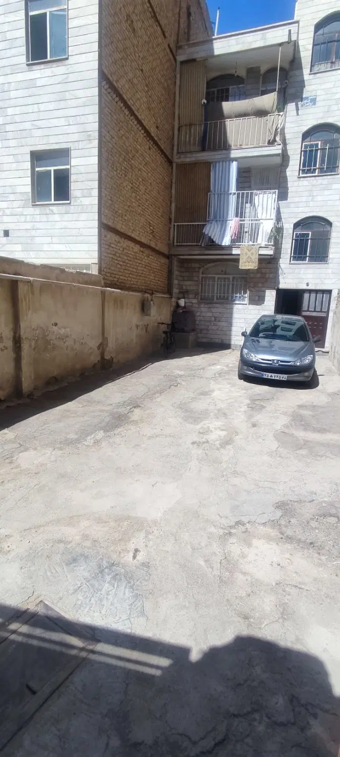۶۷متر حصارک بالا