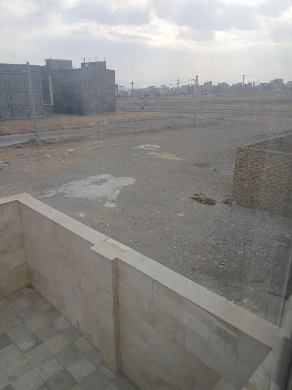 زمین پایین کوه