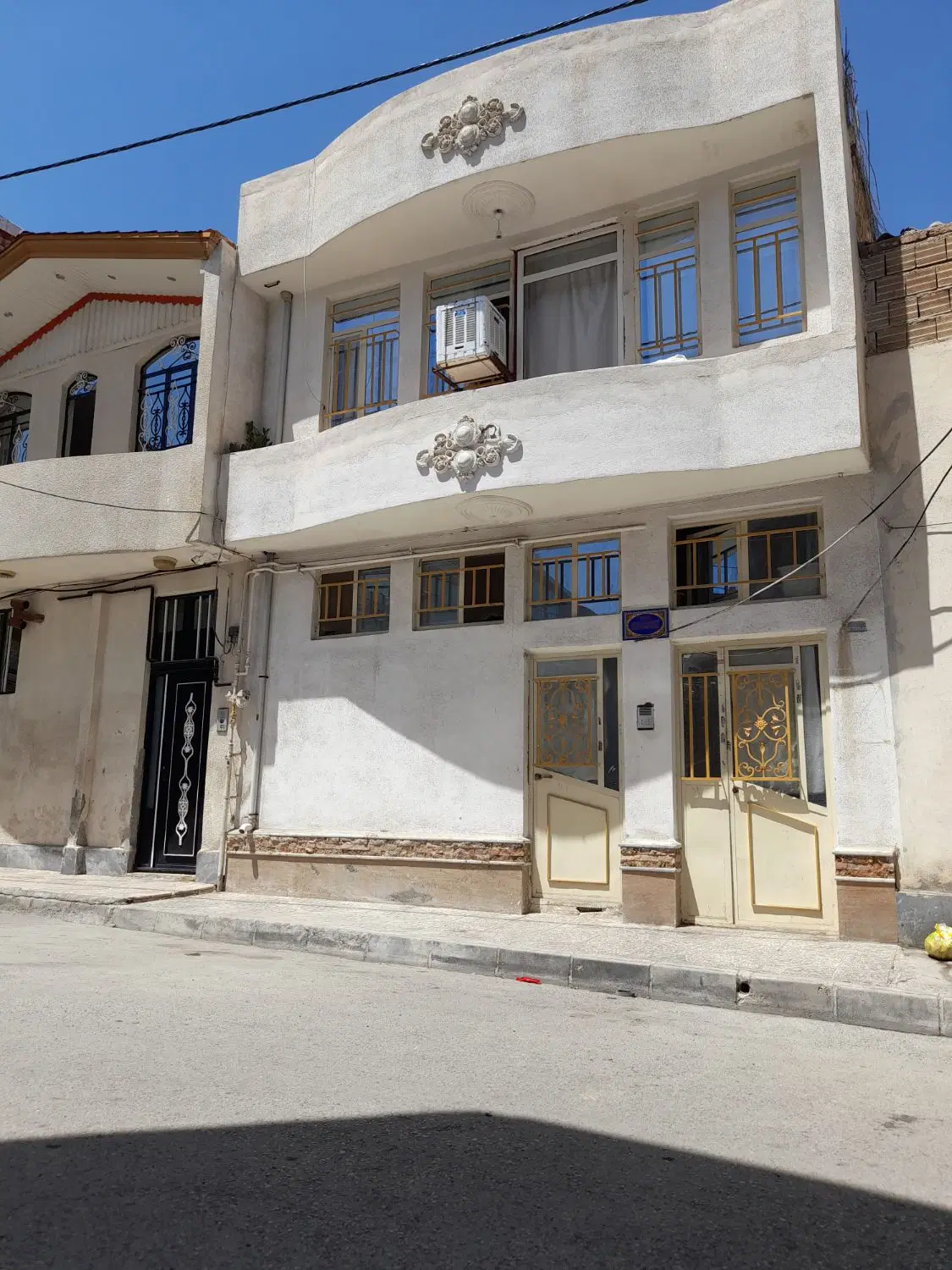 ساختمان مسکونی