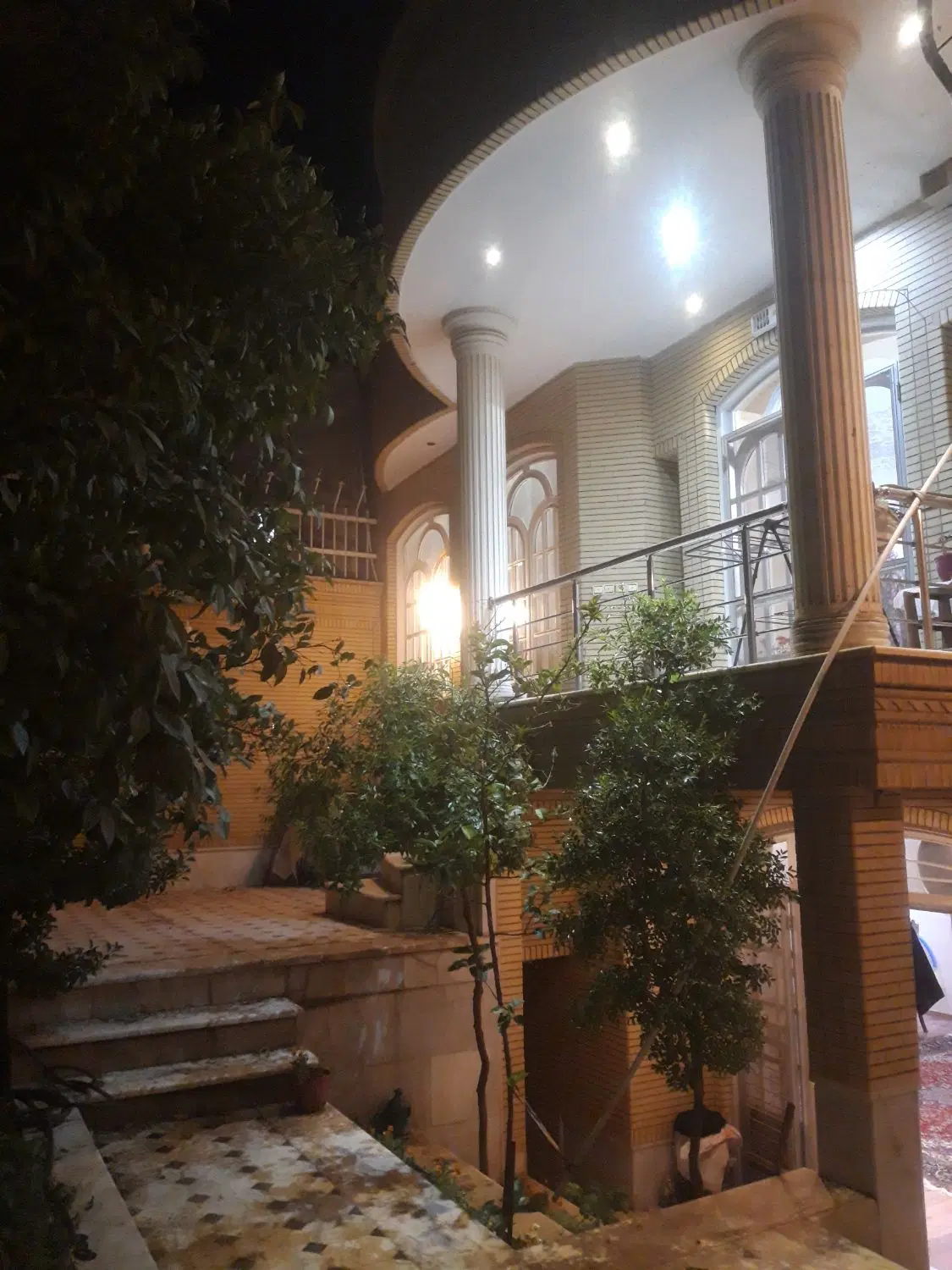 ۲۱۰مترمنزل بازیربنا۳۷۰mدوطبقه۲کله خ ملامحسن ک چکبر