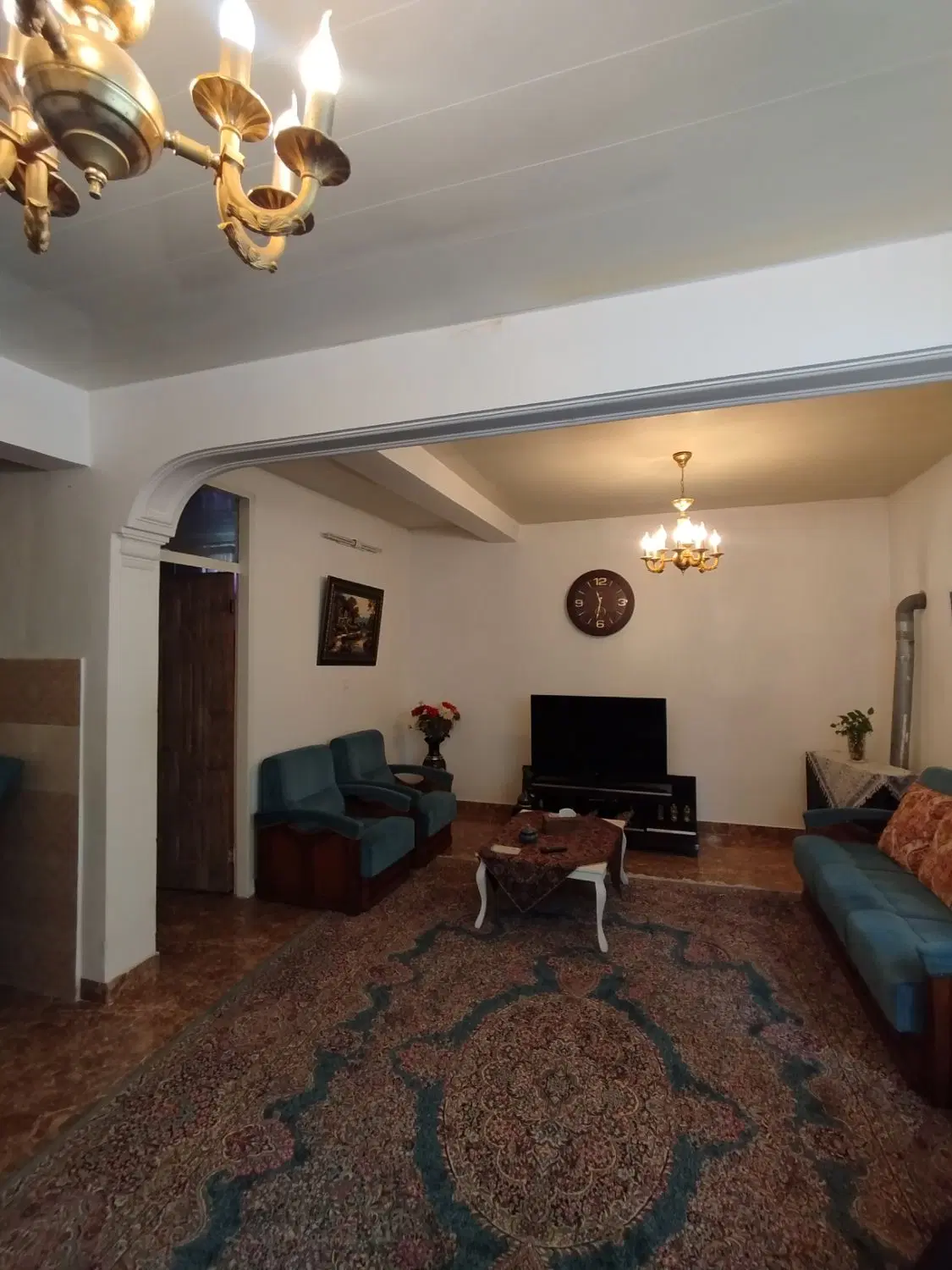 ۱۶۰ متر ویلایی حیاط دار بازسازی شده دارای یک مغازه