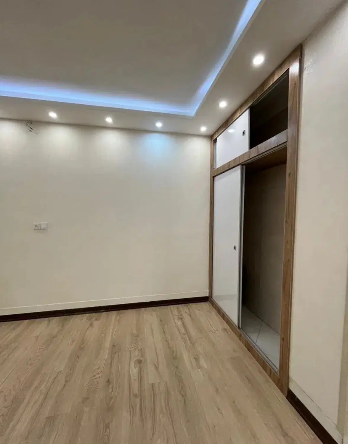 ۱۳۲ متر بلوار آزادی ۳ خواب تک واحدی