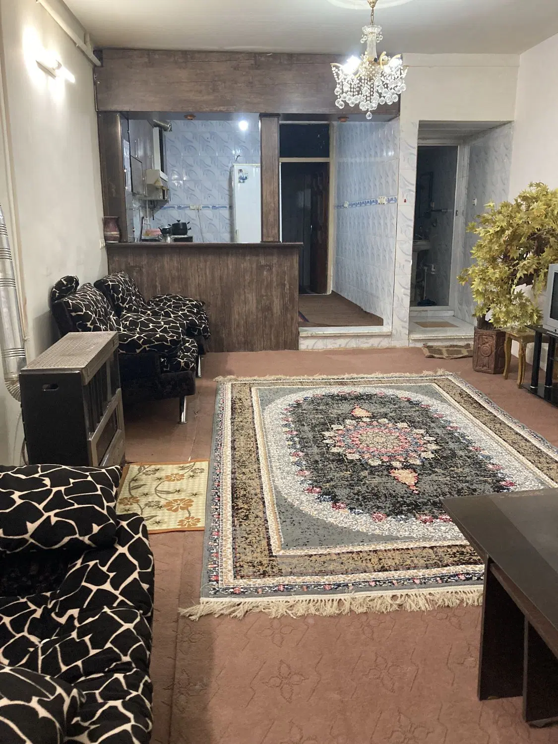 سوئیت ۵۰ متری داخل شهر قزوین