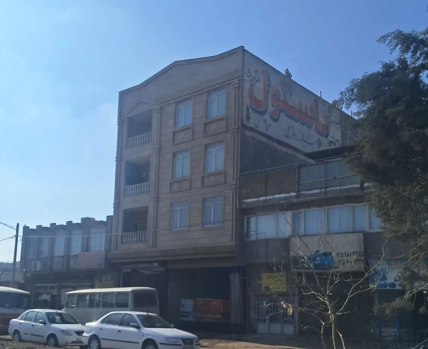فقط مغازه تجاری  سند  حاشیه جاده جنب باسکول اکبری