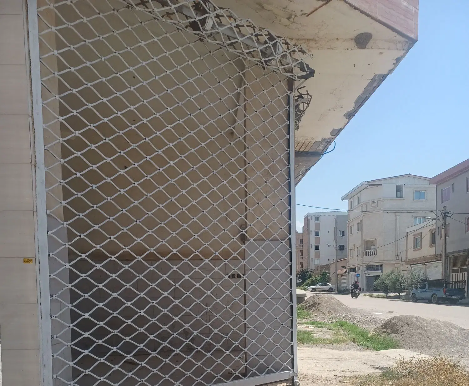 مغازه تجاری سر نبش همراه سند تک برگ