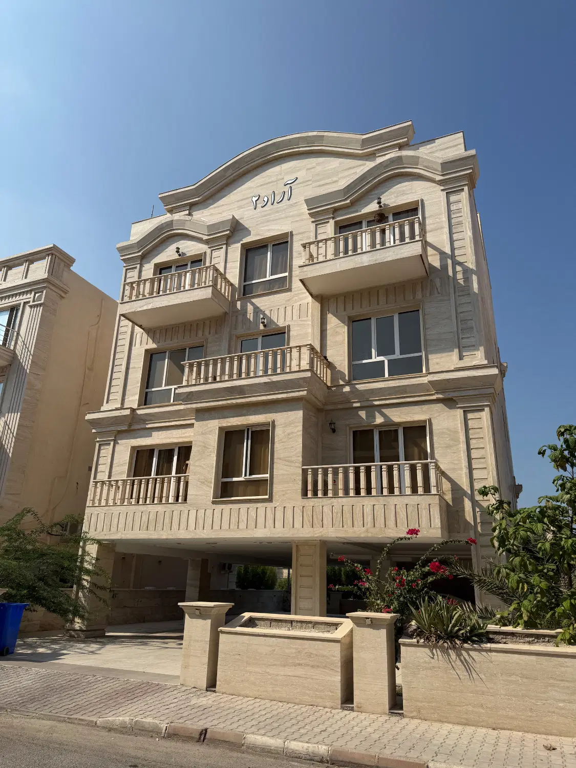 رهن و اجاره ۷۸ متری نوبنیاد ۲ طبقه۳ ( خجسته )