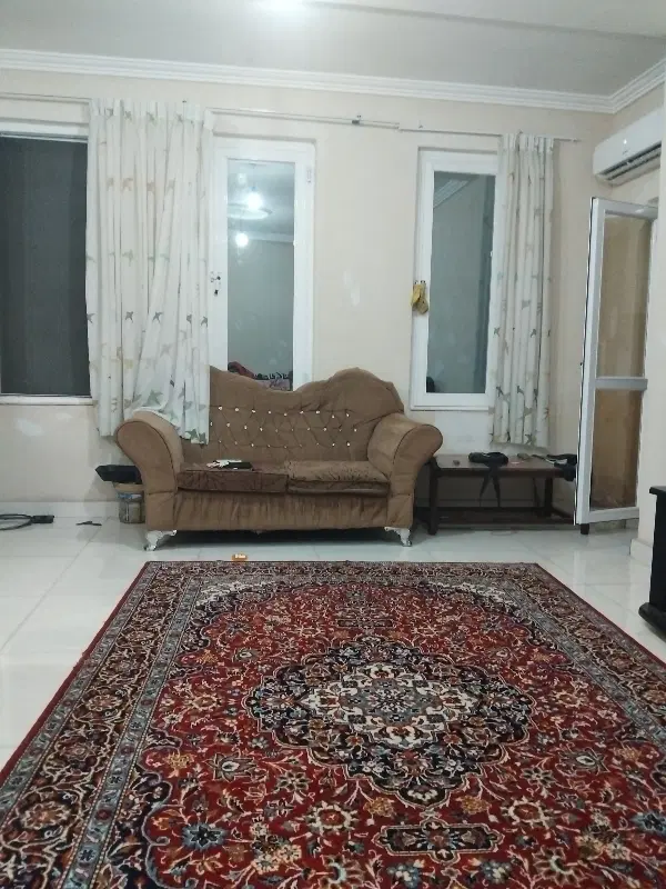 هم خونه خانم جهت کمک ب کارای خانه