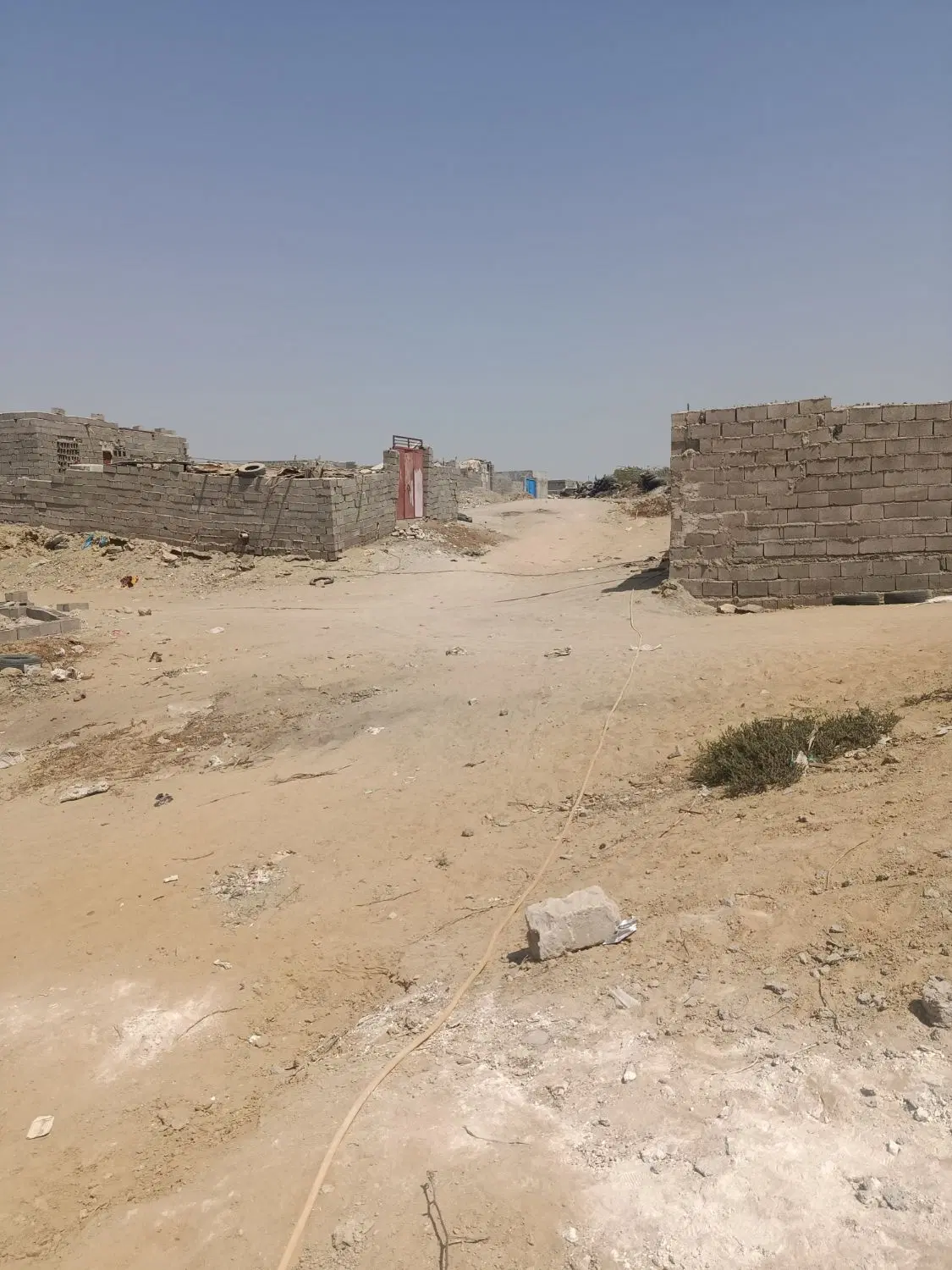 زمین فروشی