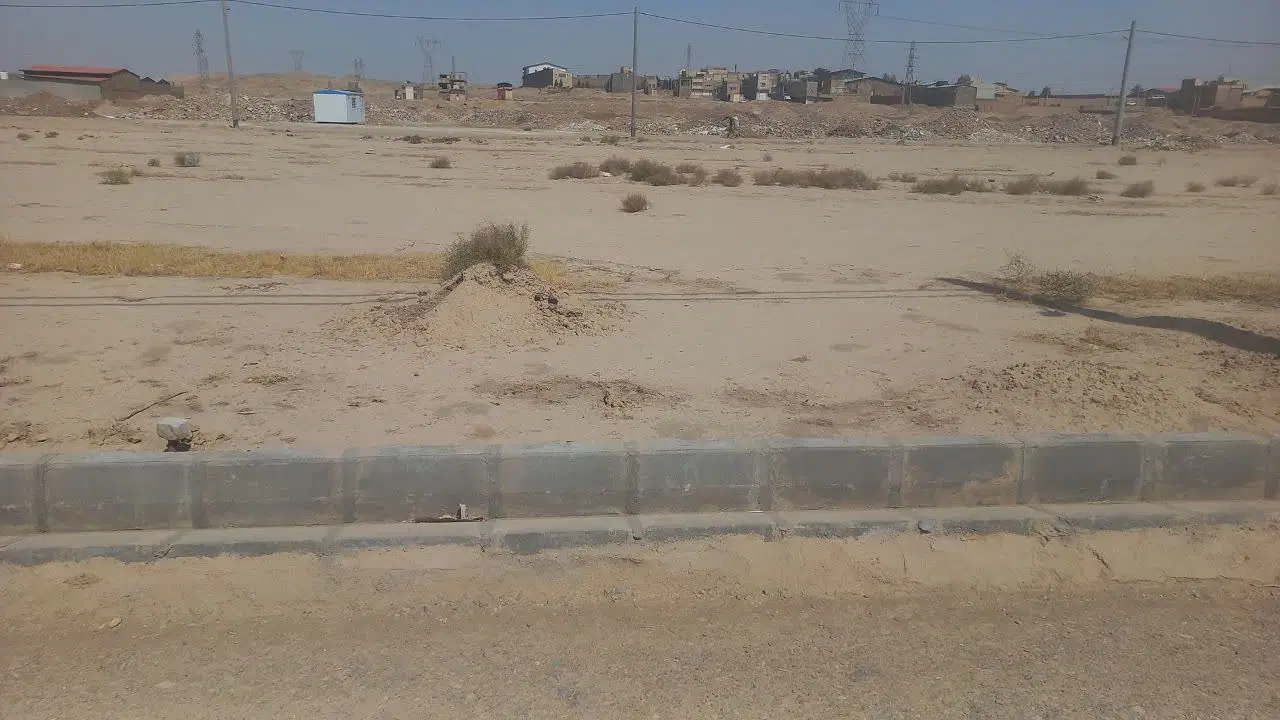 ۲۰۰ متر زمین