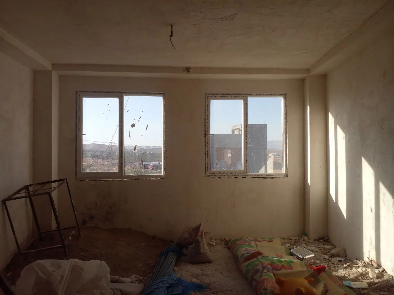 واحد آپارتمانی نیمه ساز ۱۰۰ متری .