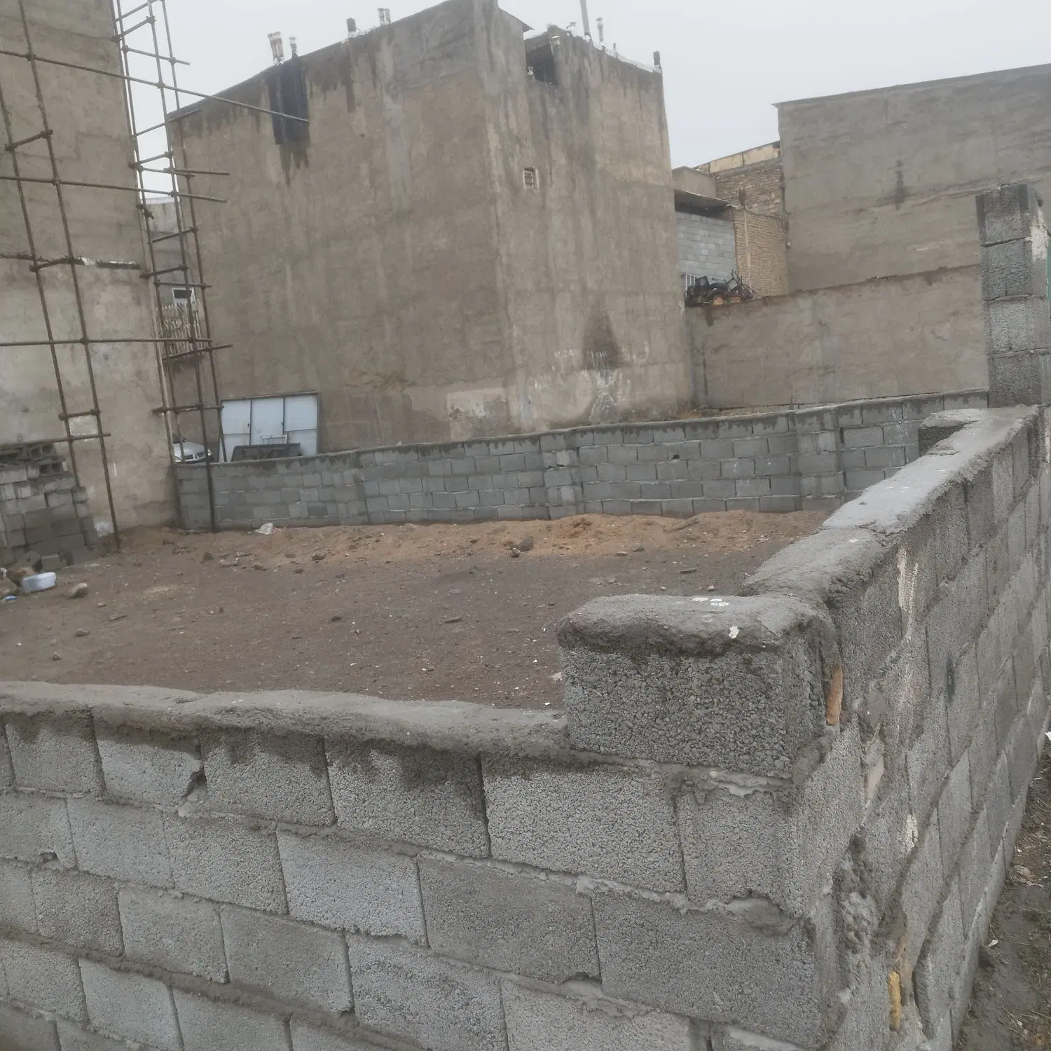 زمین در ائل گلی