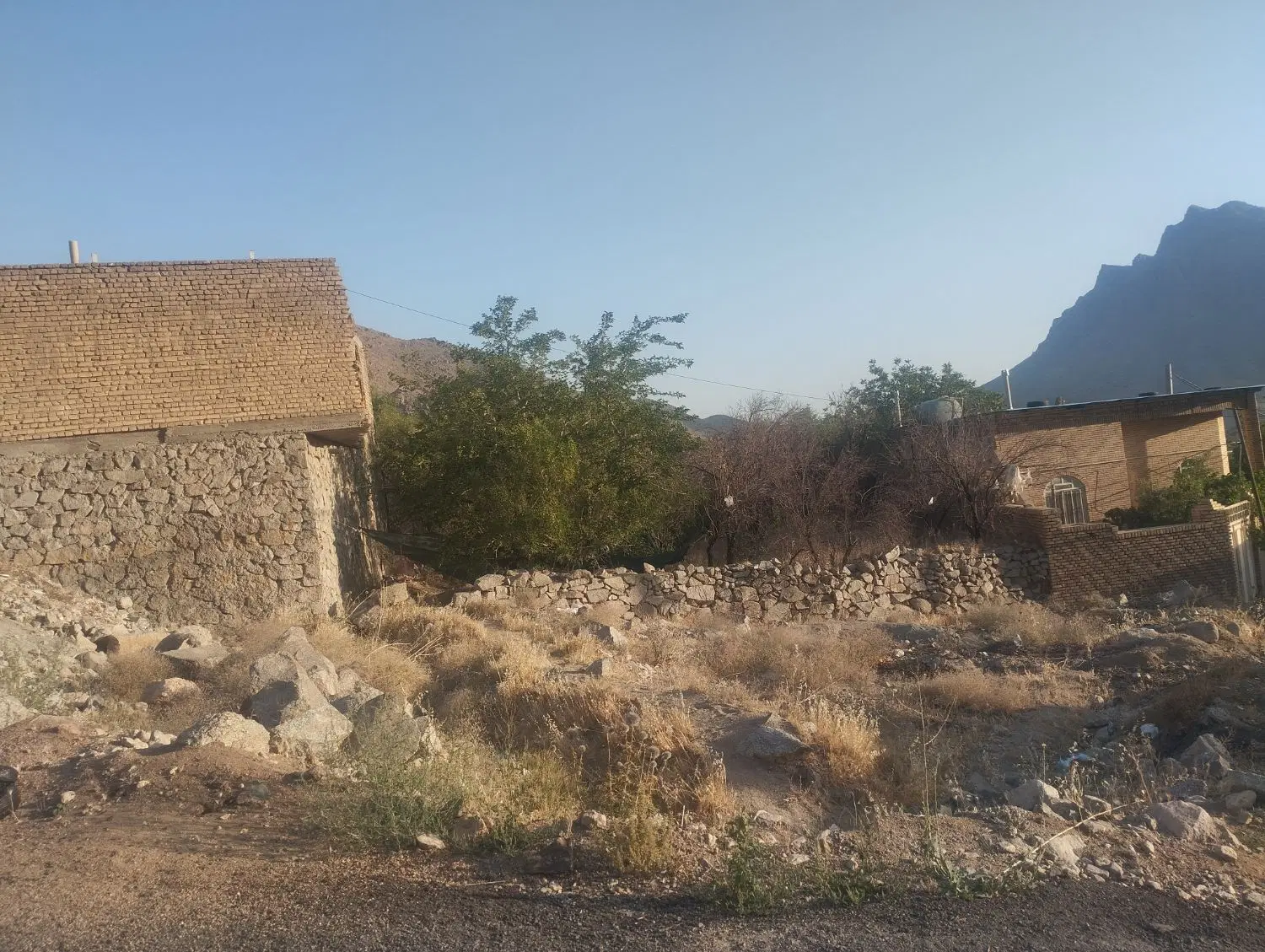 زمین بنادک سادات